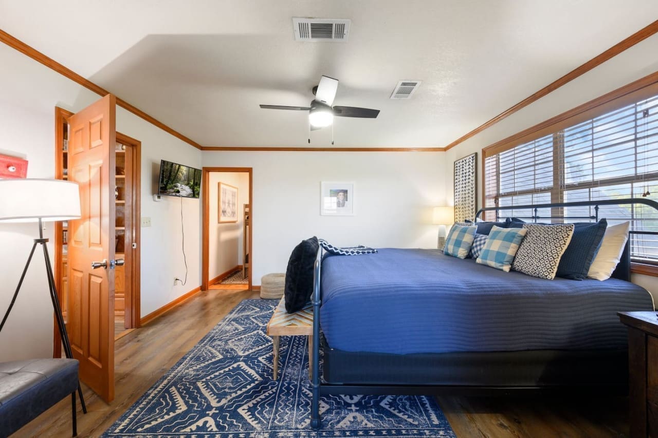 From soft mornings to cozy nights, our bedroom rug brings comfort and charm to your space.