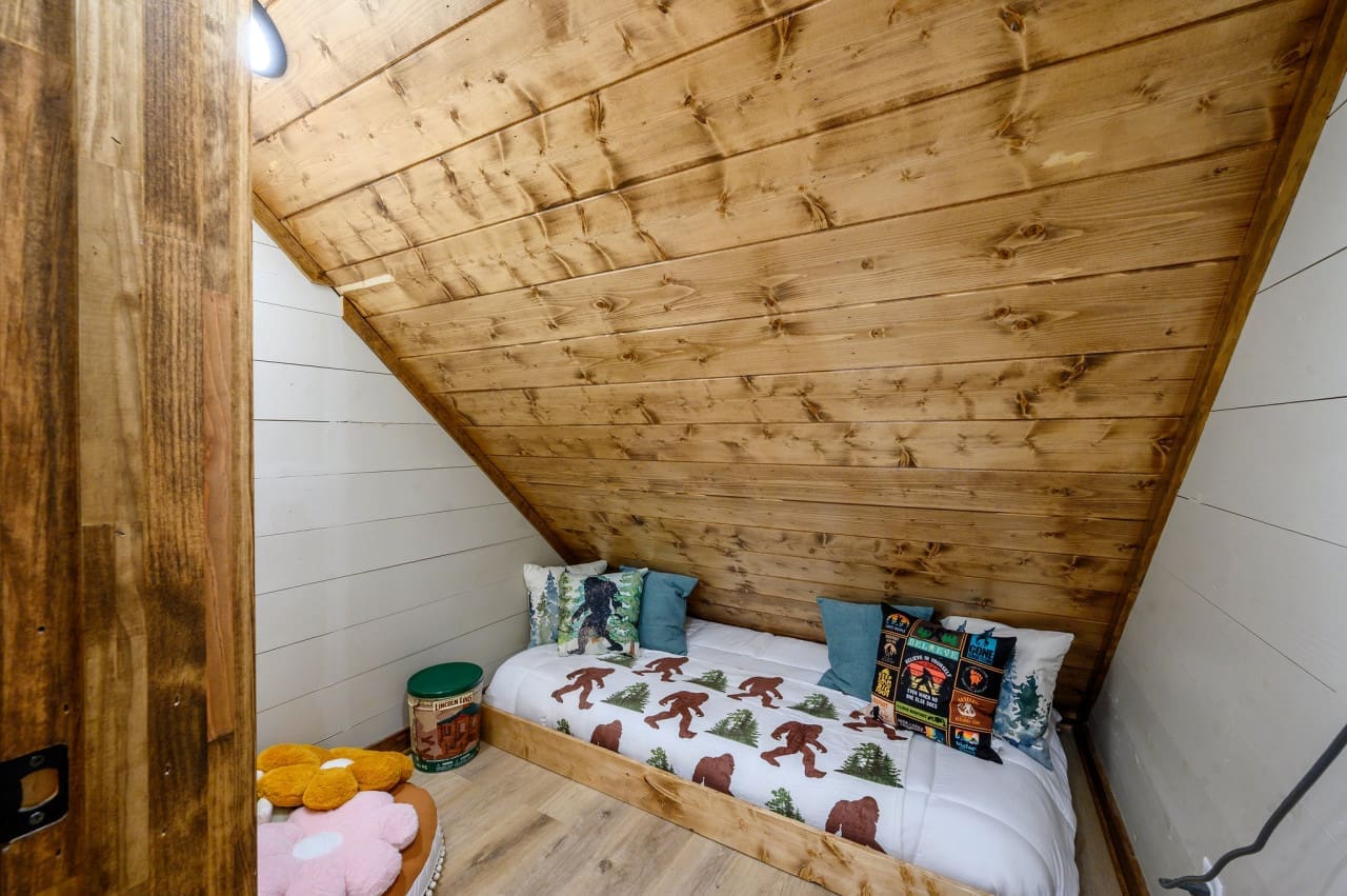 From colorful decor to cozy corners, our kids' room is the ultimate space for creativity and rest.