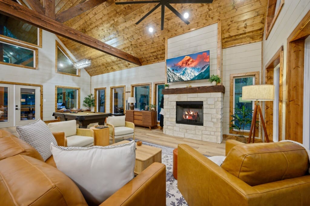 Create lasting memories and enjoy quality time in the stylish embrace of our living room.