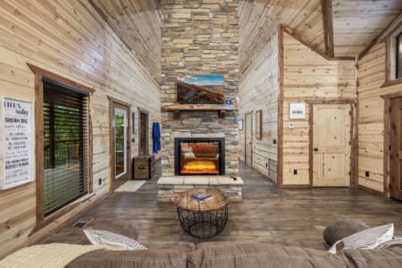 "The hot tub is a perfect end to the day, or cuddled up by one of the fireplaces, you will definitely want to keep coming back. Perfectly located by Beaver Bend State Park, Broken Bow, and Hochatown." - Amanda