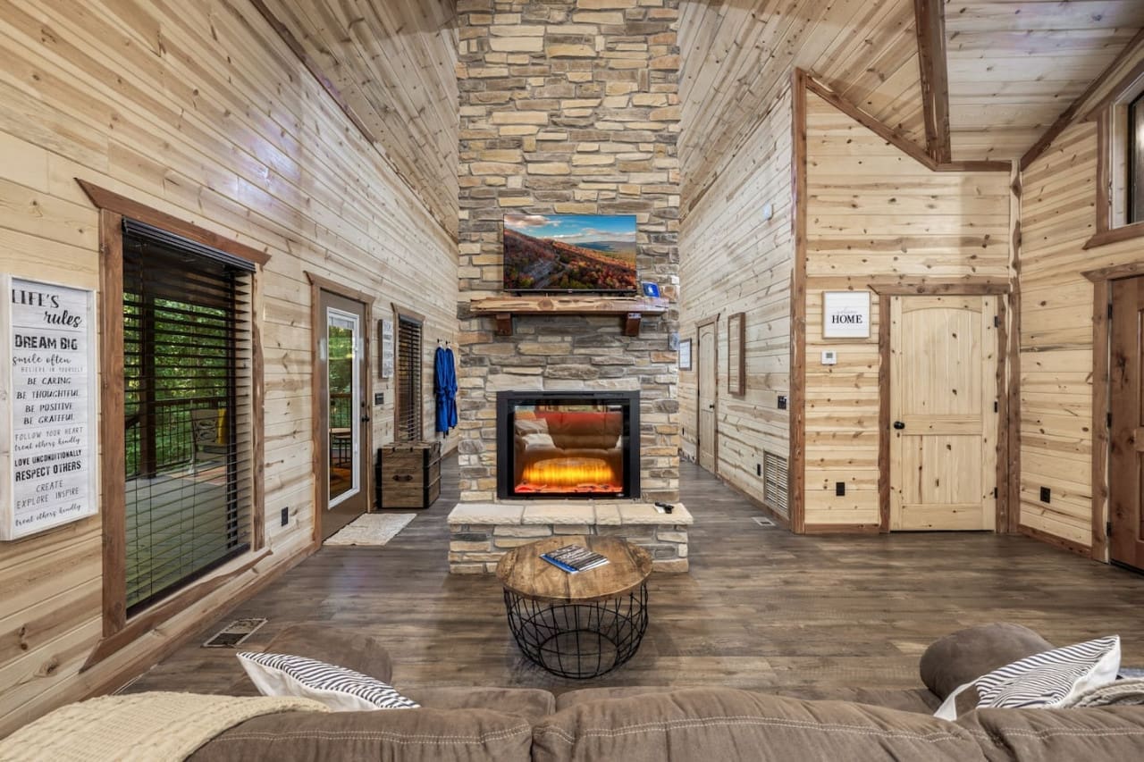 "The hot tub is a perfect end to the day, or cuddled up by one of the fireplaces, you will definitely want to keep coming back. Perfectly located by Beaver Bend State Park, Broken Bow, and Hochatown." - Amanda