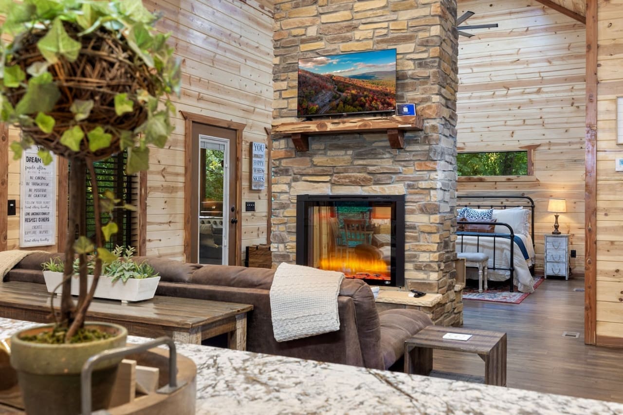 "We loved our stay! Our favorite part was how you could enjoy the fireplace from theย livingย room or bedroom. Super cozy, cute and full of amenities. Canโt wait to come back!" - Nicole