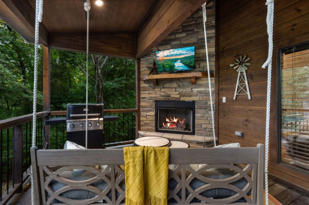"We had a great stay. The cabin is easy to get to and was very clean. We loved the hot tub and fireplace on the back porch." - Susette