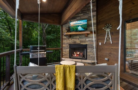"We had a great stay. The cabin is easy to get to and was very clean. We loved the hot tub and fireplace on the back porch." - Susette