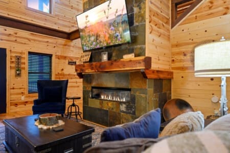 Your perfect blend of cozy and chic, right in the living room.