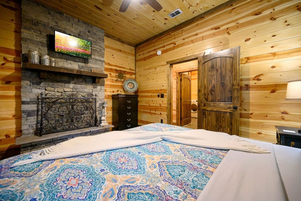 Step into comfort and warmth—our cabin’s bedroom is the perfect blend of cozy elegance and restful bliss.