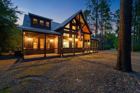 First impressions count: the inviting front view of our cabin promises comfort and tranquility.