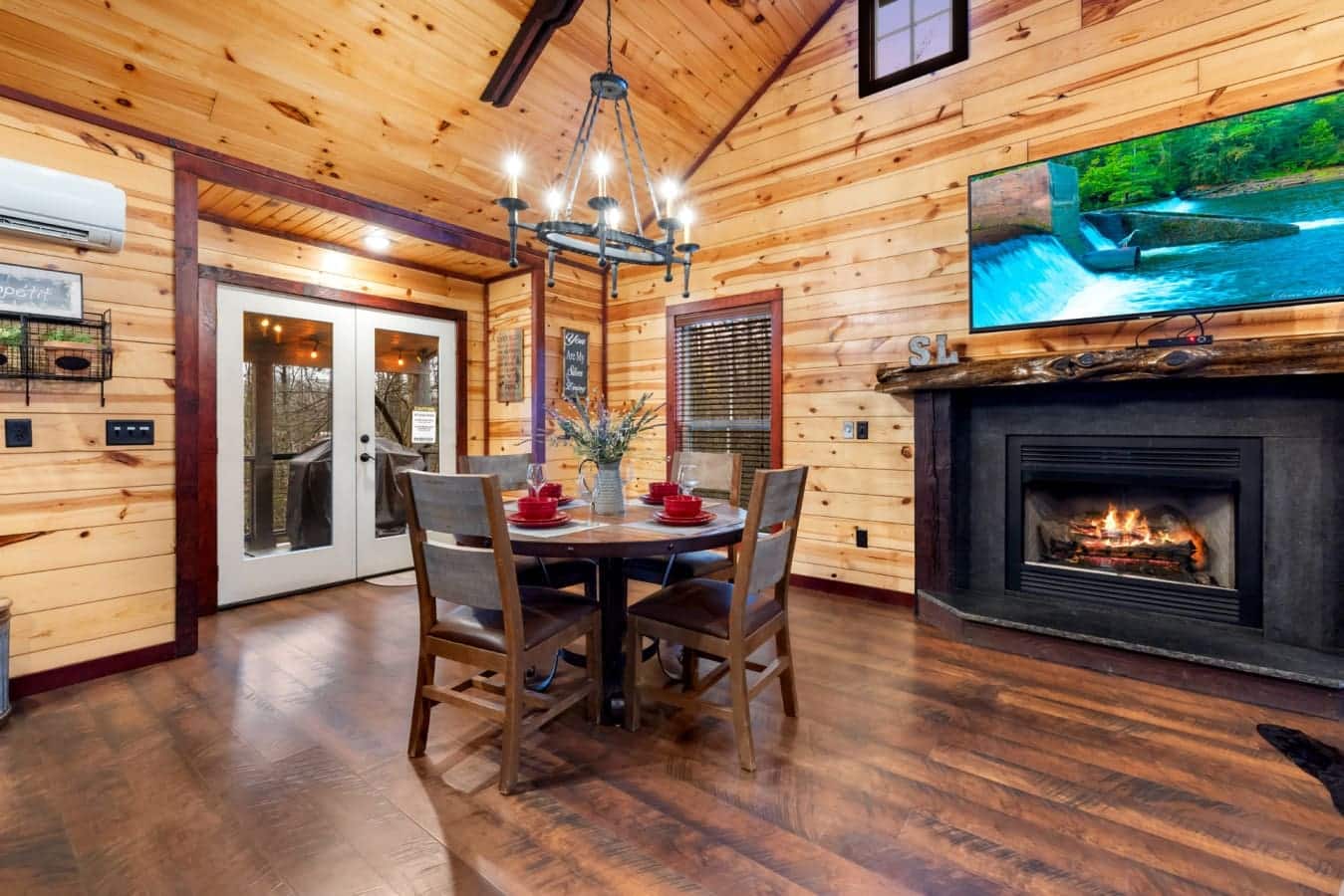 Cabin vibes and cozy nights. This is exactly where I want to be.