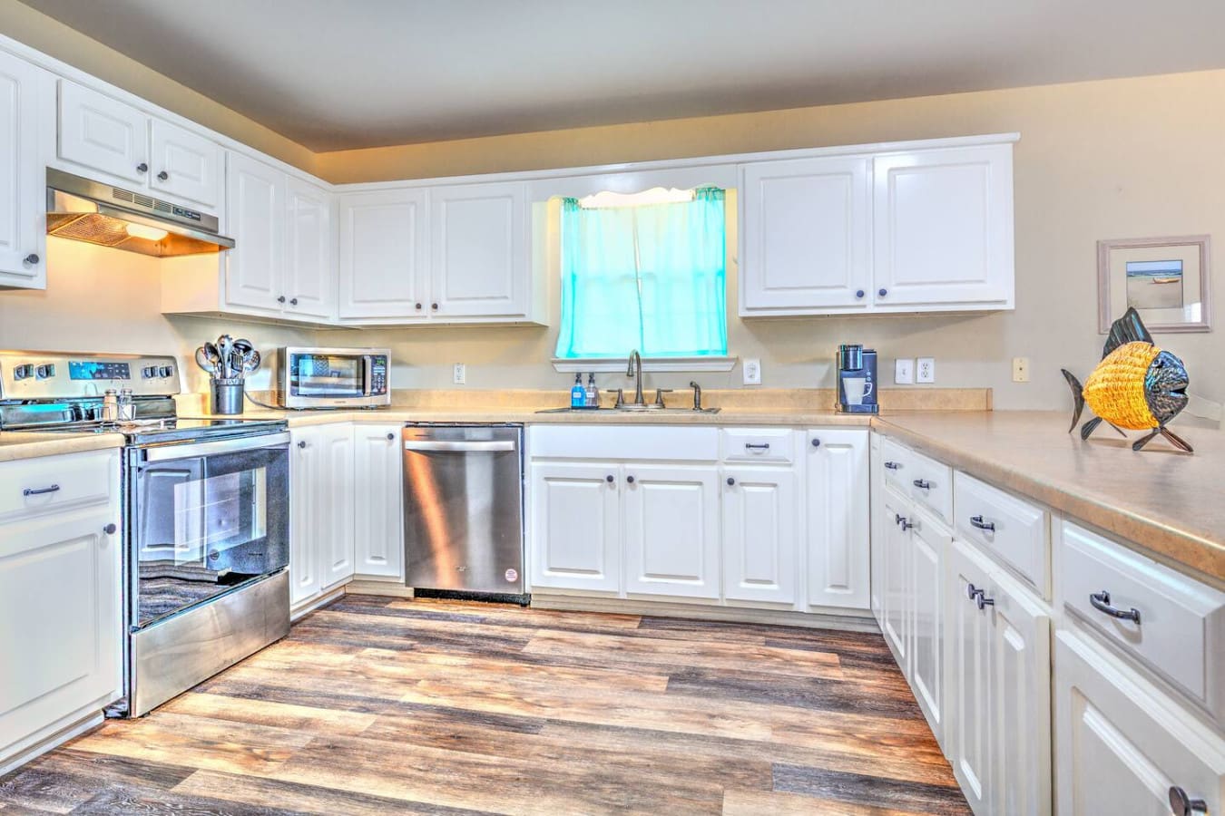 Whip up meals with ease in a fully equipped kitchen.