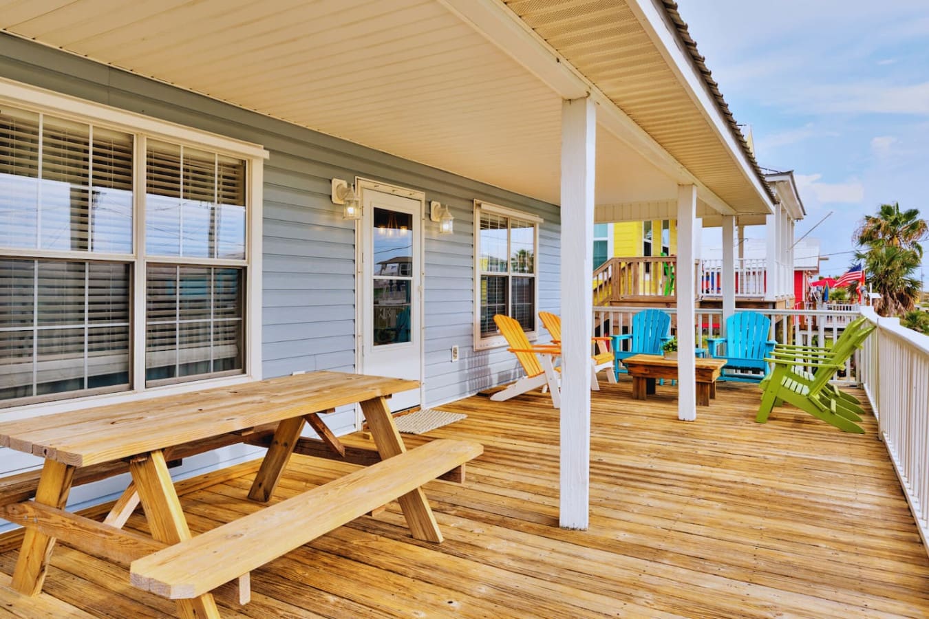 The ideal space to wind down after a salty day in the surf.