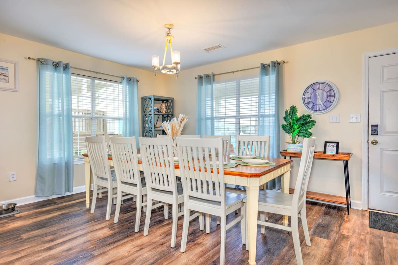 Gather, laugh, and eat well at the family-style dining table