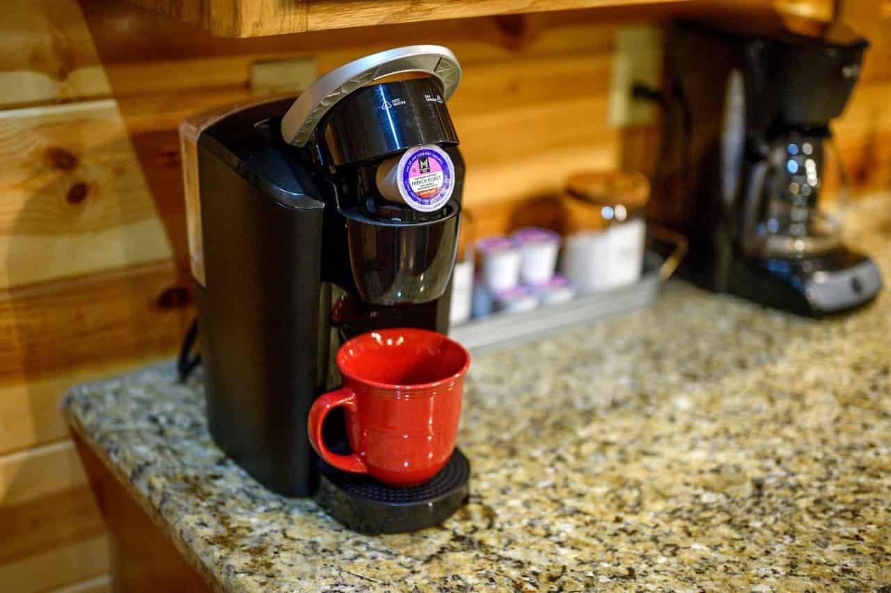 Your kitchen's best friend for a caffeinated start! 🏠☕️