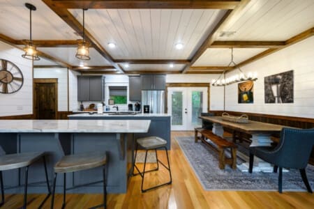 Casual dining, cozy style.
