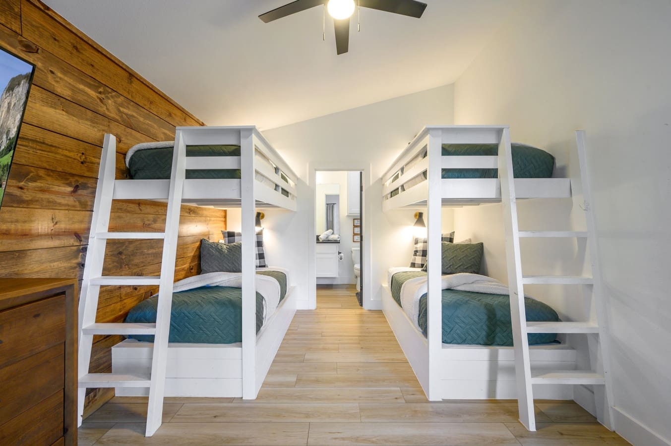 The perfect setup for sleepovers, siblings, and storytime.