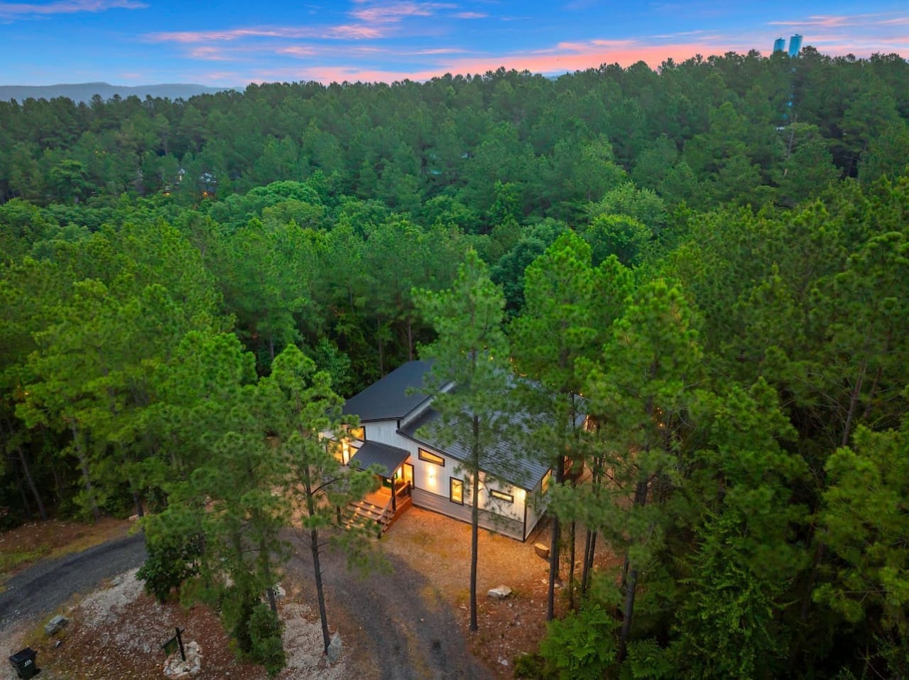This sleek cabin feels like you're floating right in the middle of the woods, which honestly is the whole point.