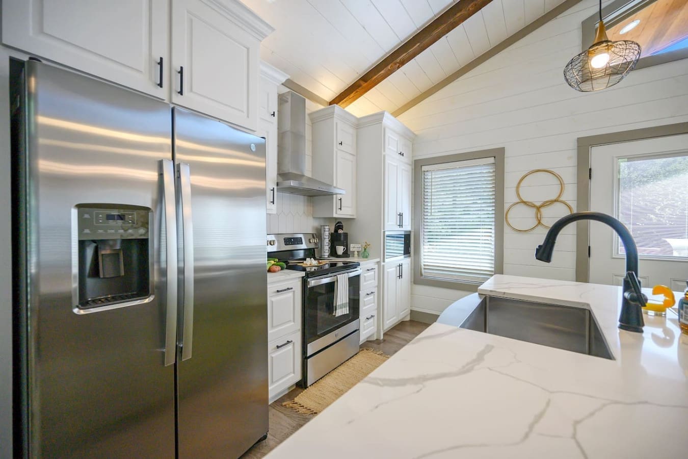 This kitchen's got all the good stuff if you actually feel like cooking something other than cereal during your stay.