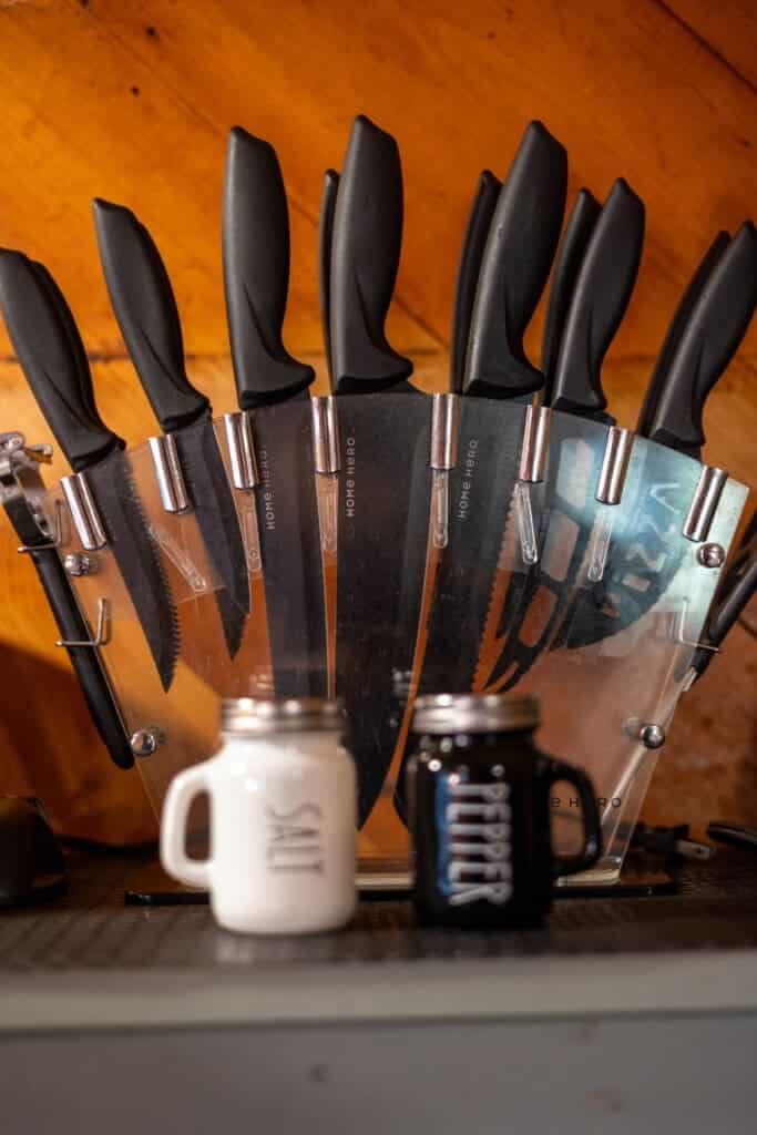 Sharp knives, smooth cooking — everything you need.