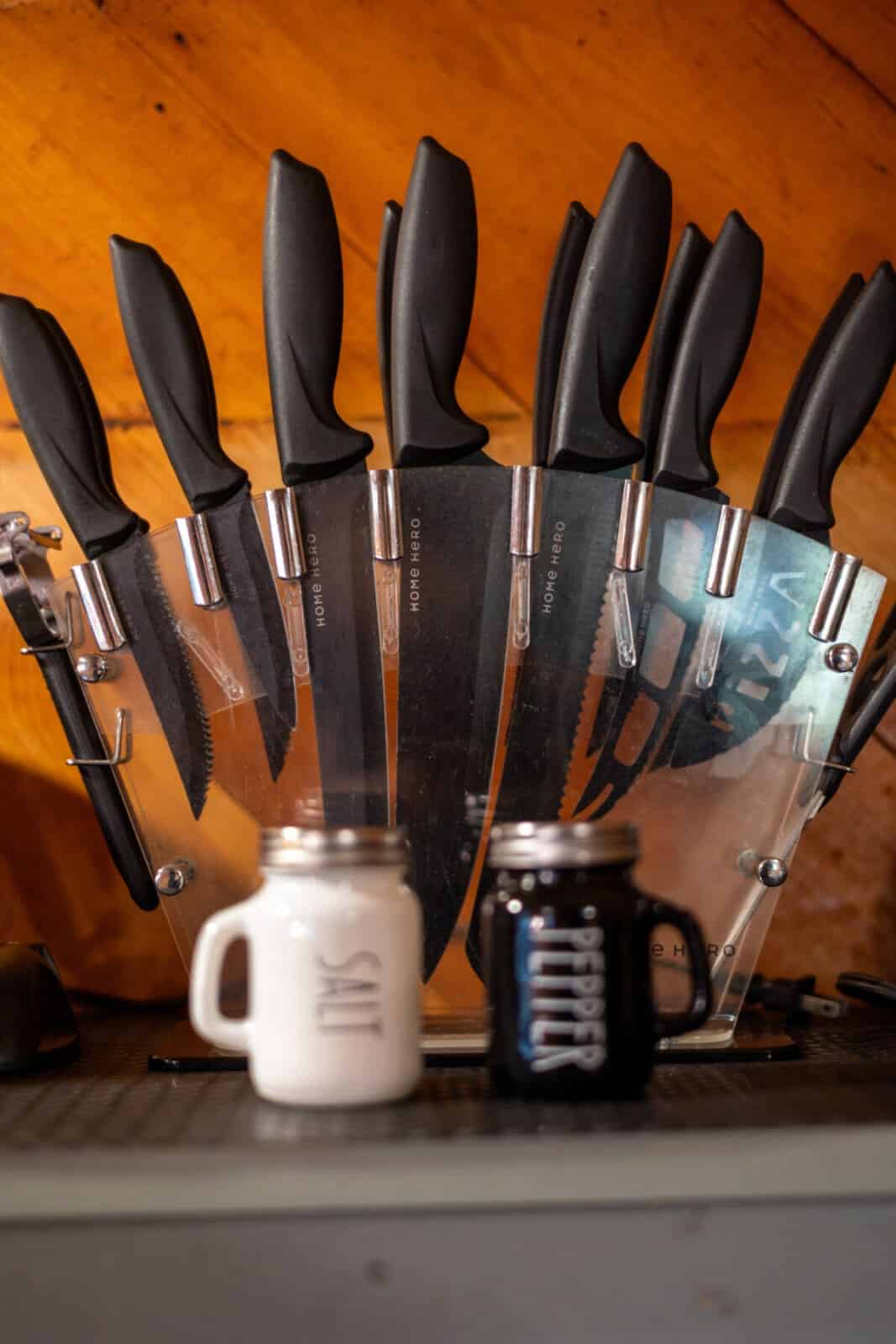 Sharp knives, smooth cooking — everything you need.