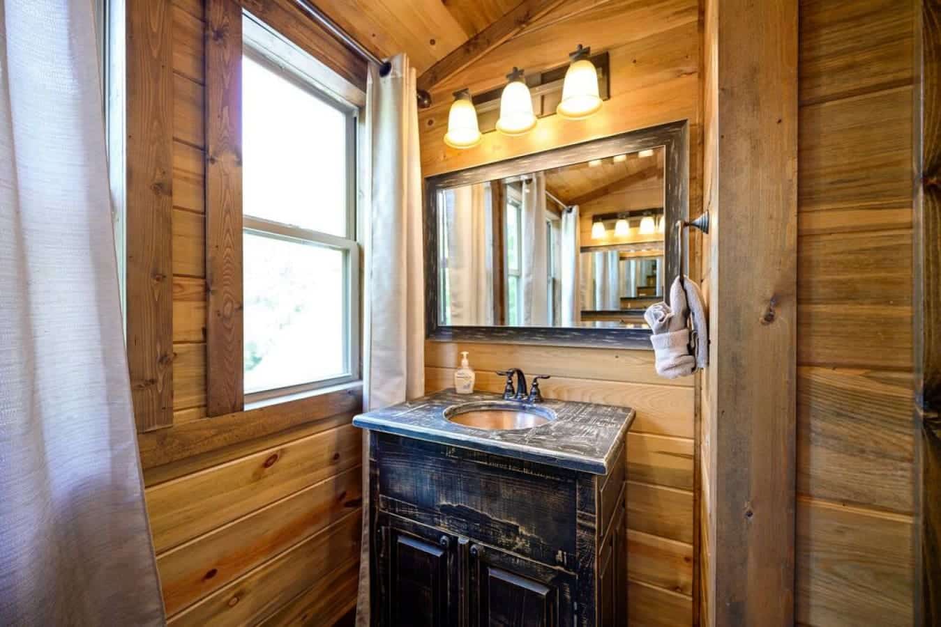 Glamour meets functionality with our spacious sink and mirror.