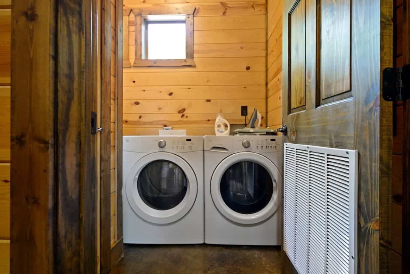Clean clothes, clear mind: discover our modern laundry solutions.