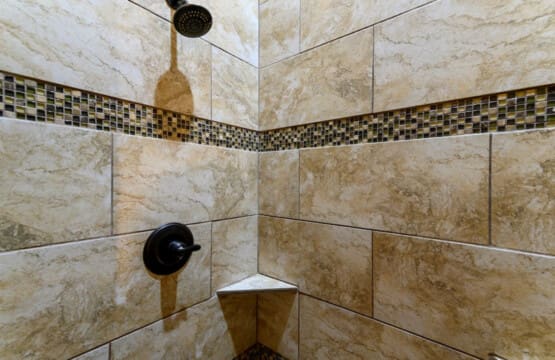 Nature's touch: Let the gentle flow of water from our cabin's shower soothe your soul.