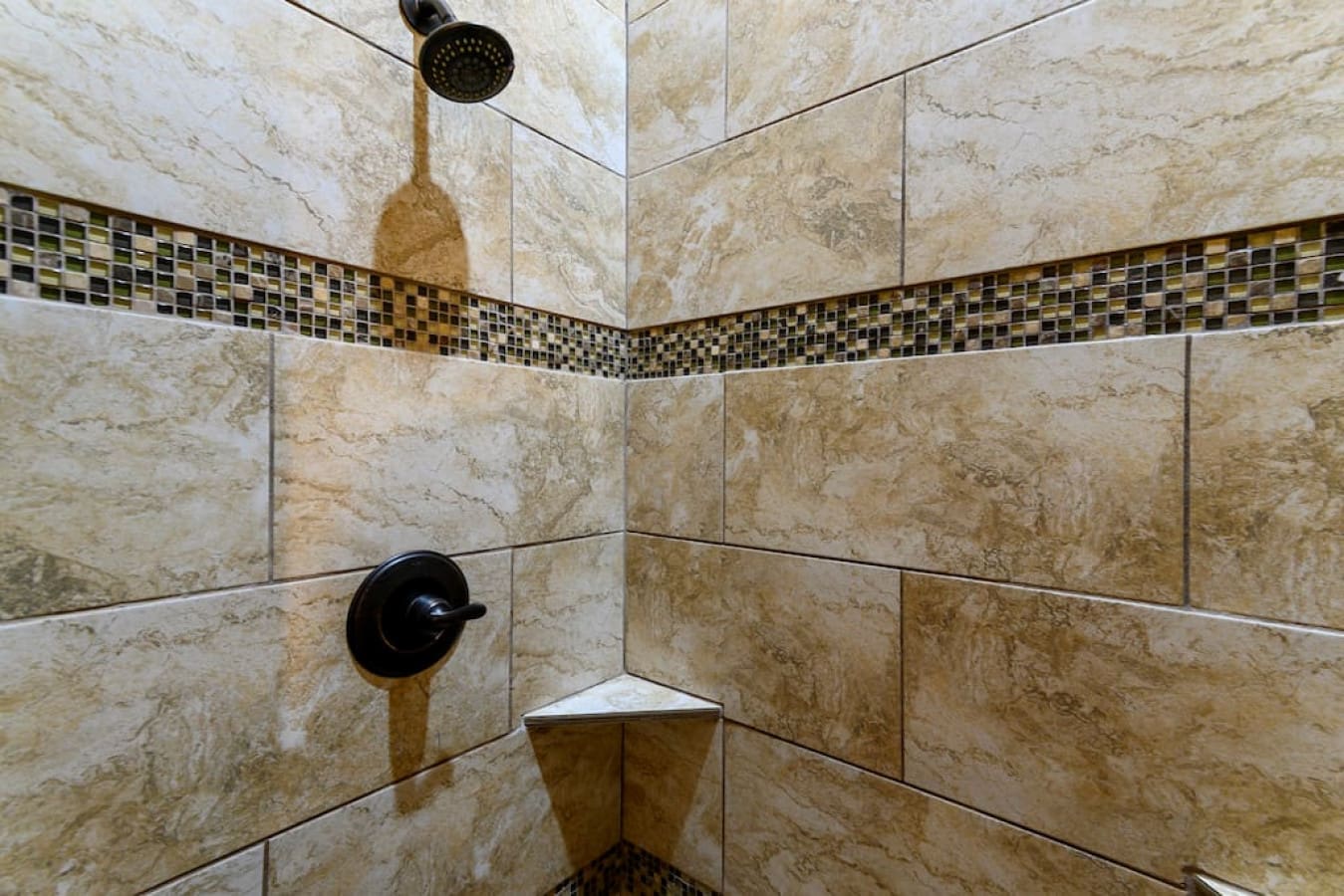 Nature's touch: Let the gentle flow of water from our cabin's shower soothe your soul.