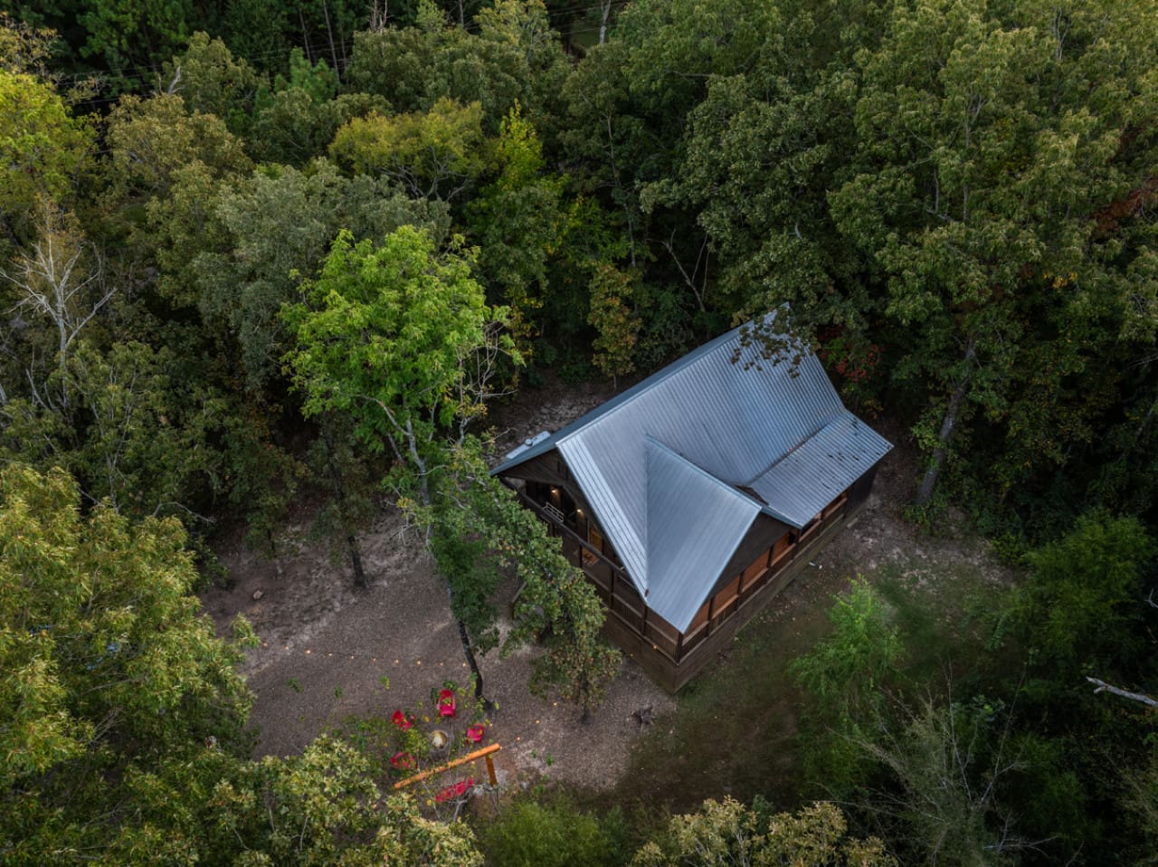 Nestled in nature’s embrace: a cozy cabin with a view!