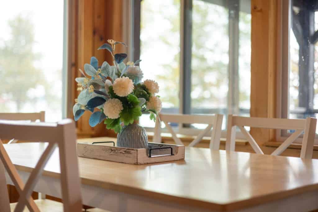 Bold blooms, bright days, and dinner-ready vibes.
