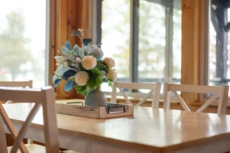 Bold blooms, bright days, and dinner-ready vibes.
