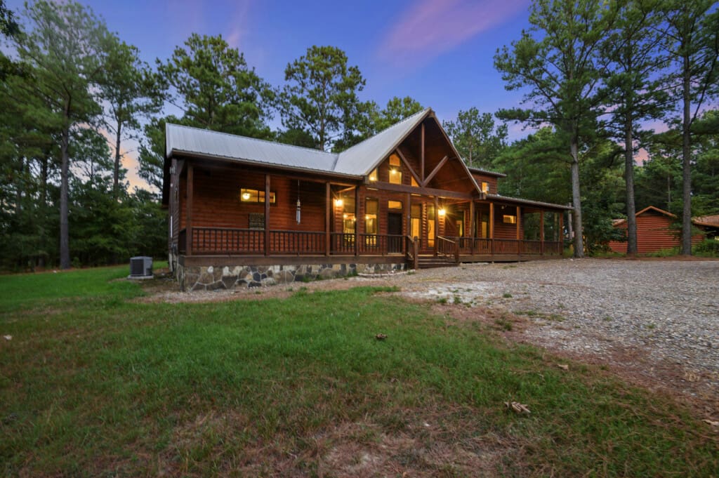 Front view serenity: where comfort meets wilderness.