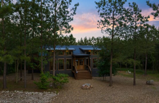 Front row seats to nature's beauty. 🏞️🏠