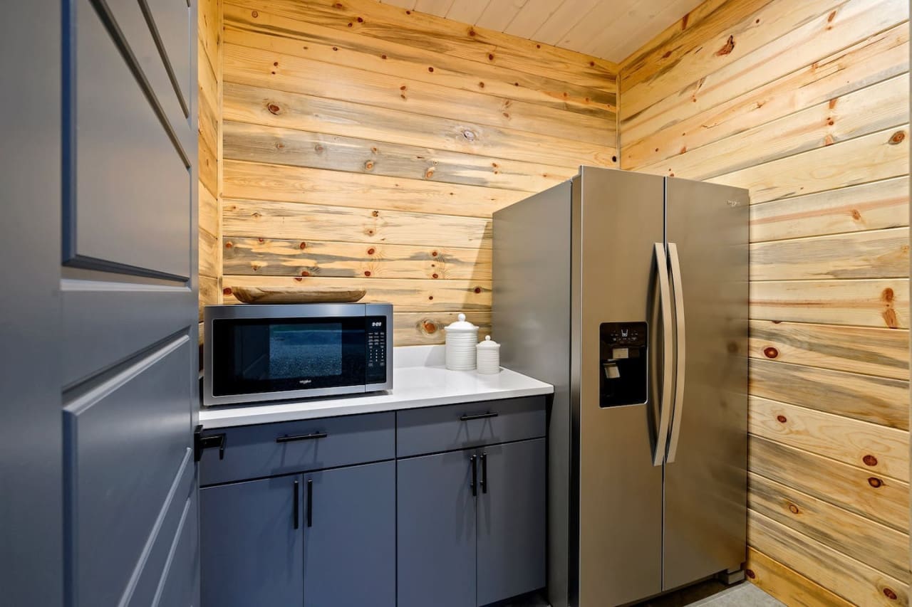 Keep your cabin kitchen functional and fabulous with our stylish cupboard and fridge combo.
