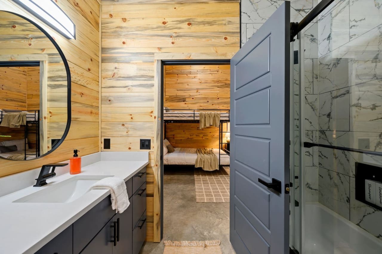 Wake up, relax, and refresh—experience effortless transitions from bed to shower.