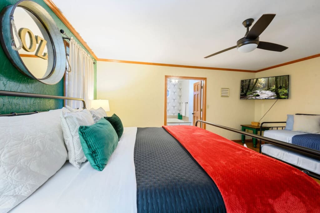 From sweet dreams to restful slumbers, our bed transforms your bedroom into a cozy haven.