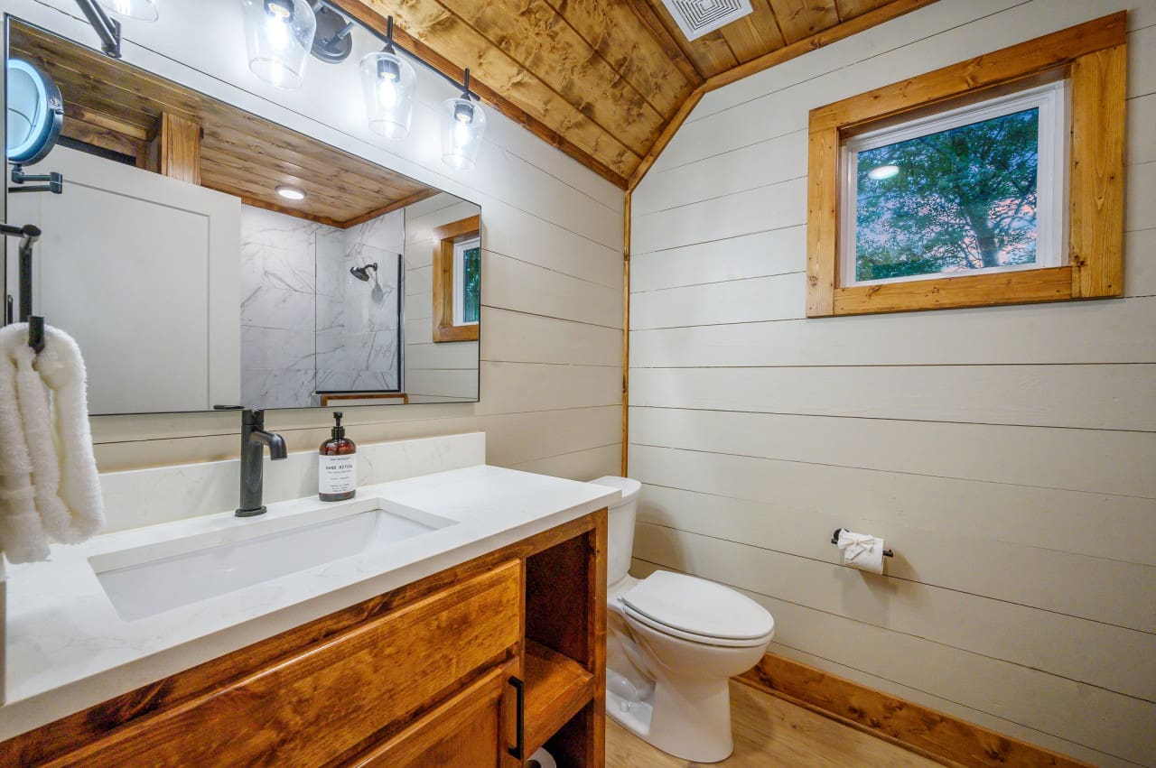 From sleek fixtures to thoughtful touches, our washroom is a stylish retreat for your everyday needs.