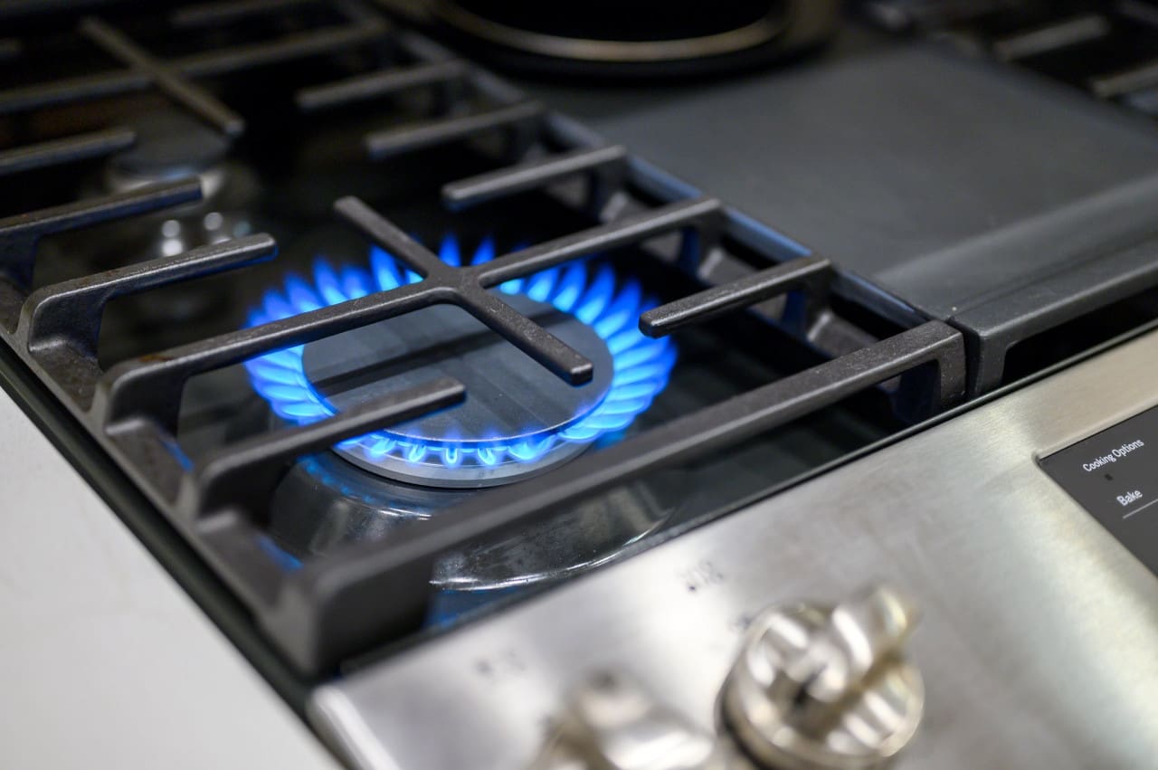 Cook up culinary delights with our modern stove—where style meets high performance.