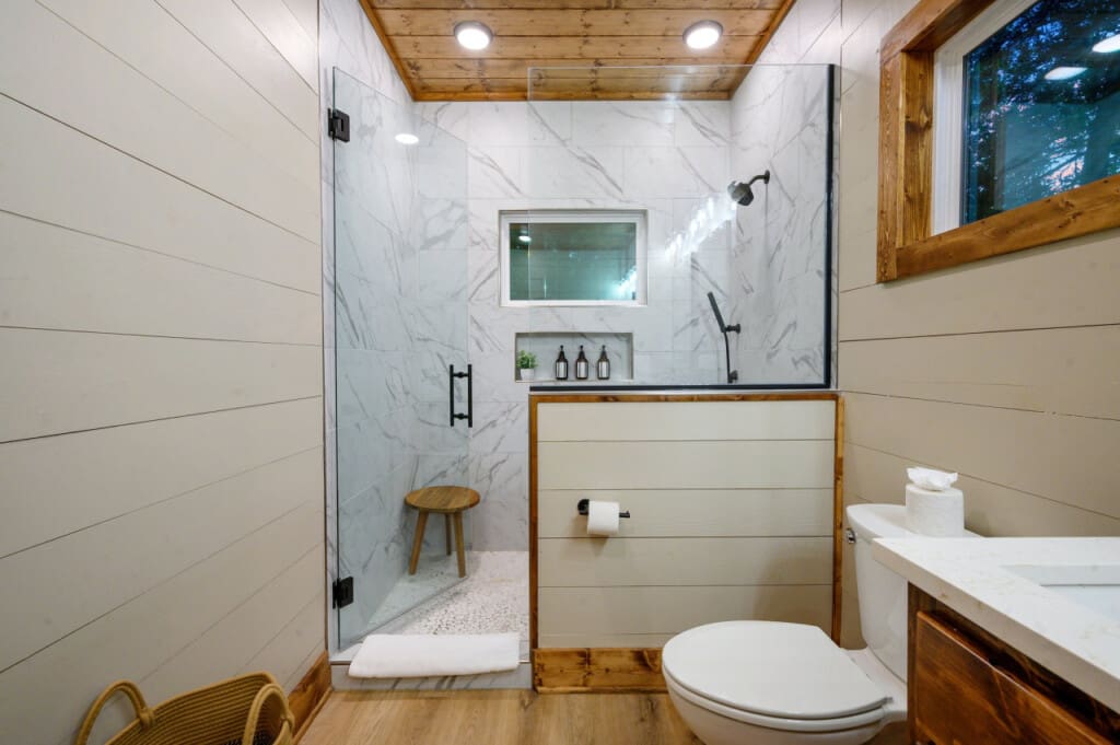 Our toilet offers both elegance and practicality, making every visit a pleasant and hygienic experience.