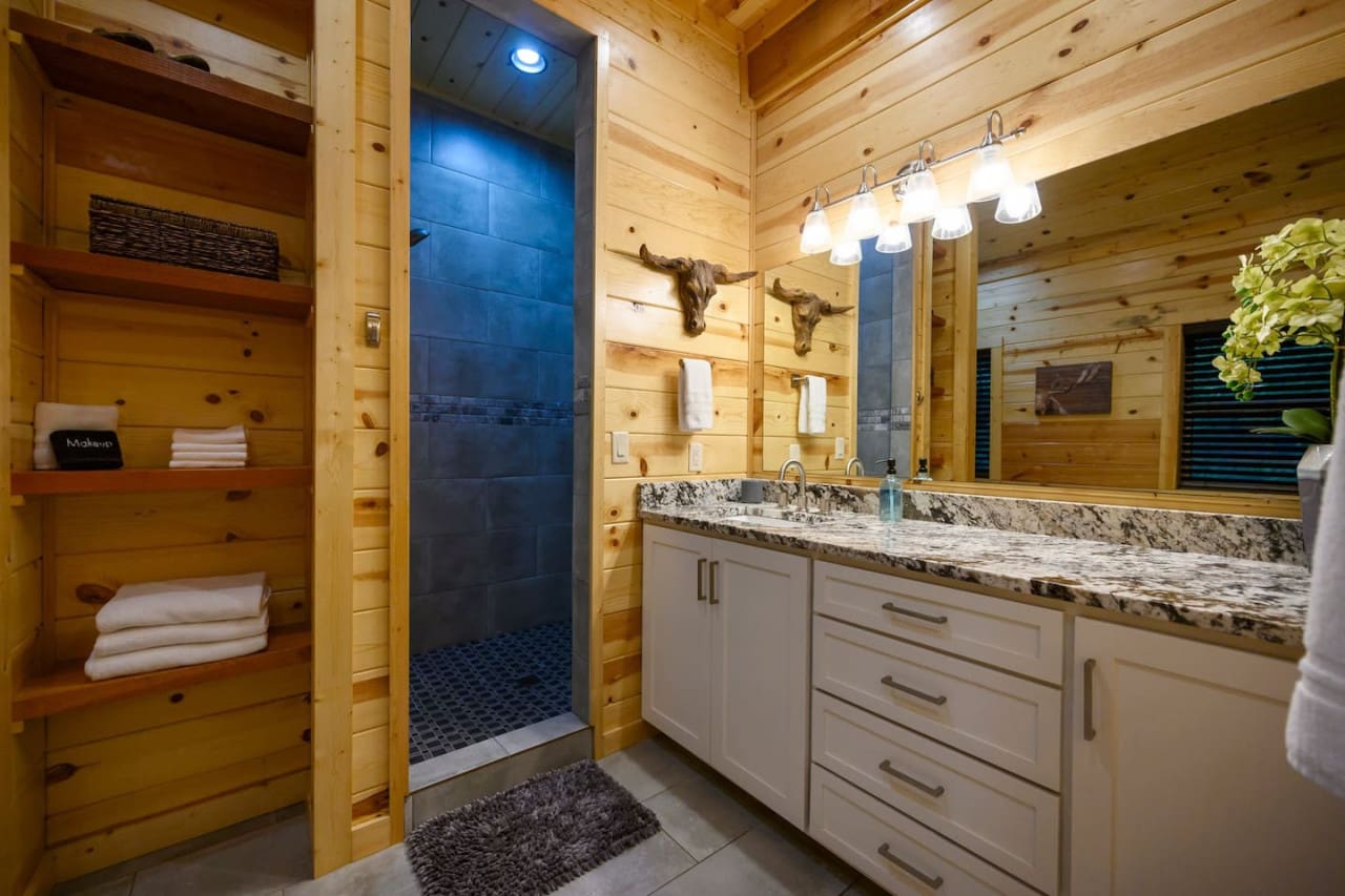 From neatly arranged essentials to a polished look, an organized bathroom makes every day brighter.