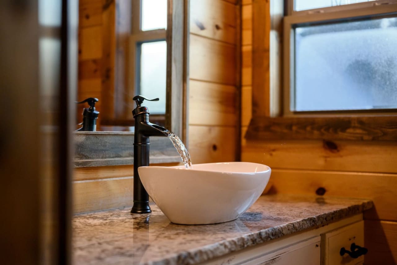 From morning routines to evening refreshes, our bathroom sink is the perfect blend of style and convenience.