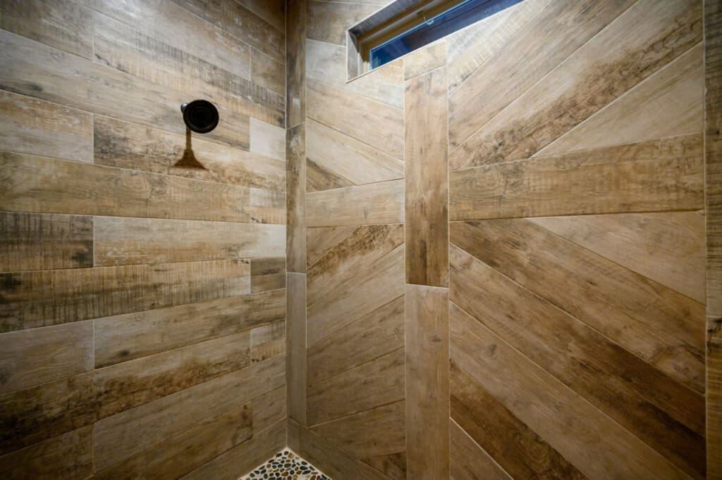 Experience the perfect shower with our contemporary design, where every drop is a step toward relaxation and comfort.