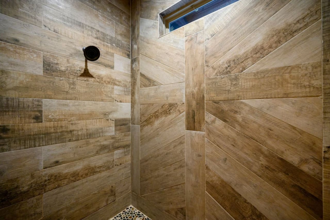 Experience the perfect shower with our contemporary design, where every drop is a step toward relaxation and comfort.