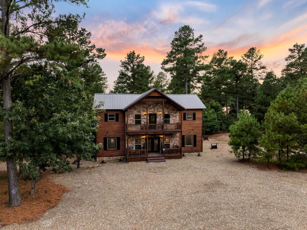 Breathtaking views and cozy vibes—life is good here!