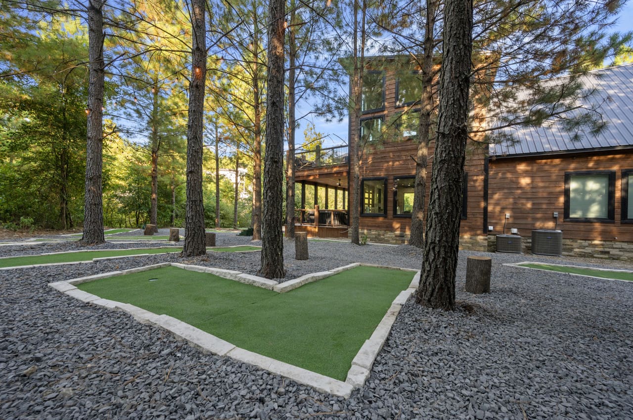 Adventure awaits at every hole—let the mini golf adventures begin!