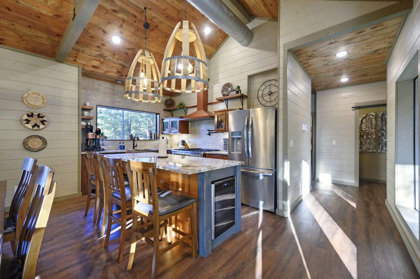 There is plenty of space for everyone to pitch in and help out in the kitchen.
