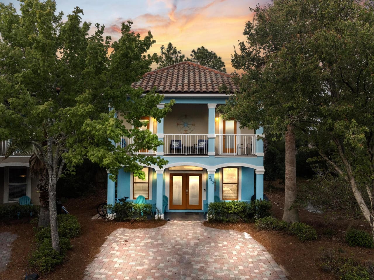Charming from the very first glance—Destin’d to be Here is calling.