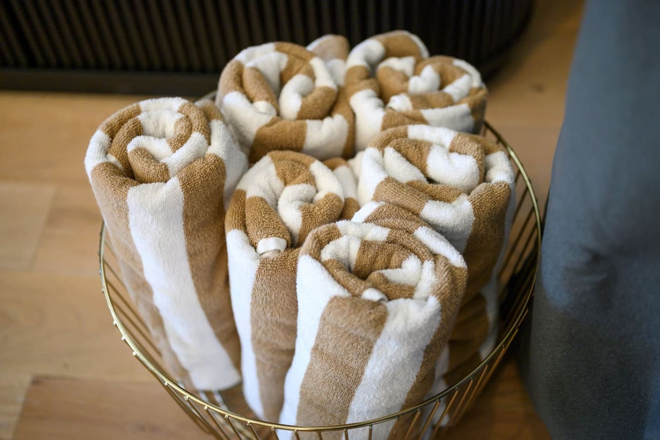 These rolled towels in that basket are giving major spa vibes—the kind of detail that makes you feel like you're already on vacation the second you walk in.