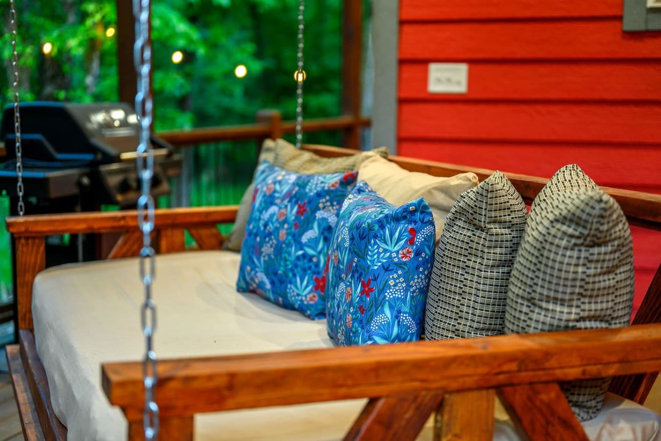 These cozy swing beds are basically your invitation to slow down and actually use that porch time instead of just thinking about it.