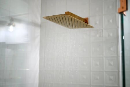 Start your mornings or unwind your evenings with a soothing rainfall rinse in this spa-inspired shower.