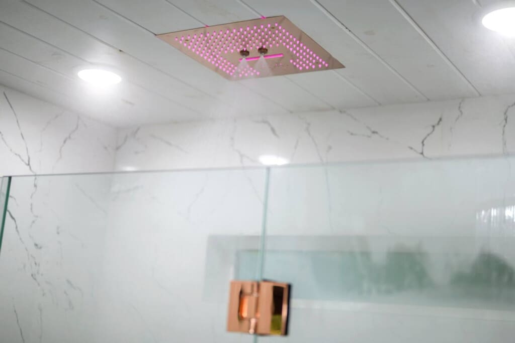 Color-changing lights + a ceiling-mounted rainfall head = your daily spa moment.