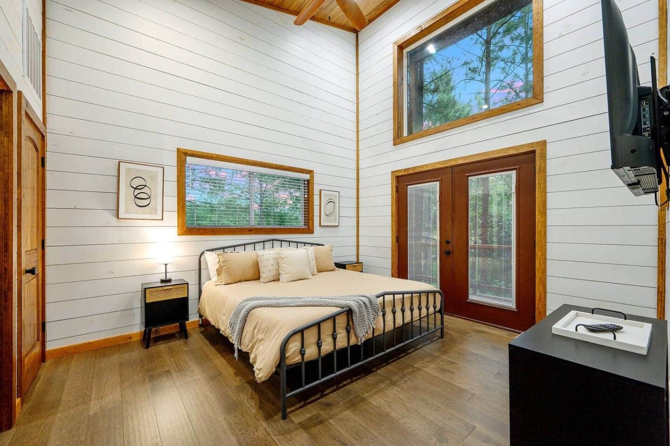 comfort meets cabin charm.
